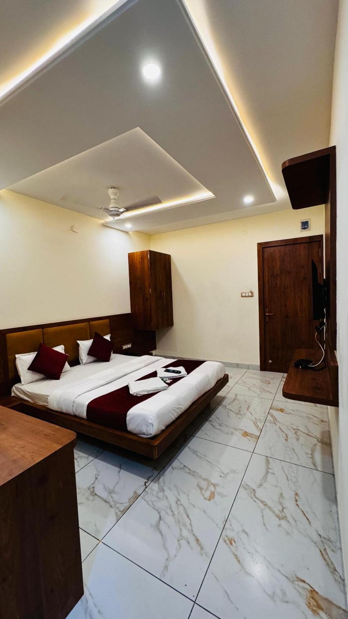 Hotel Prakasham Ujjain Exterior foto