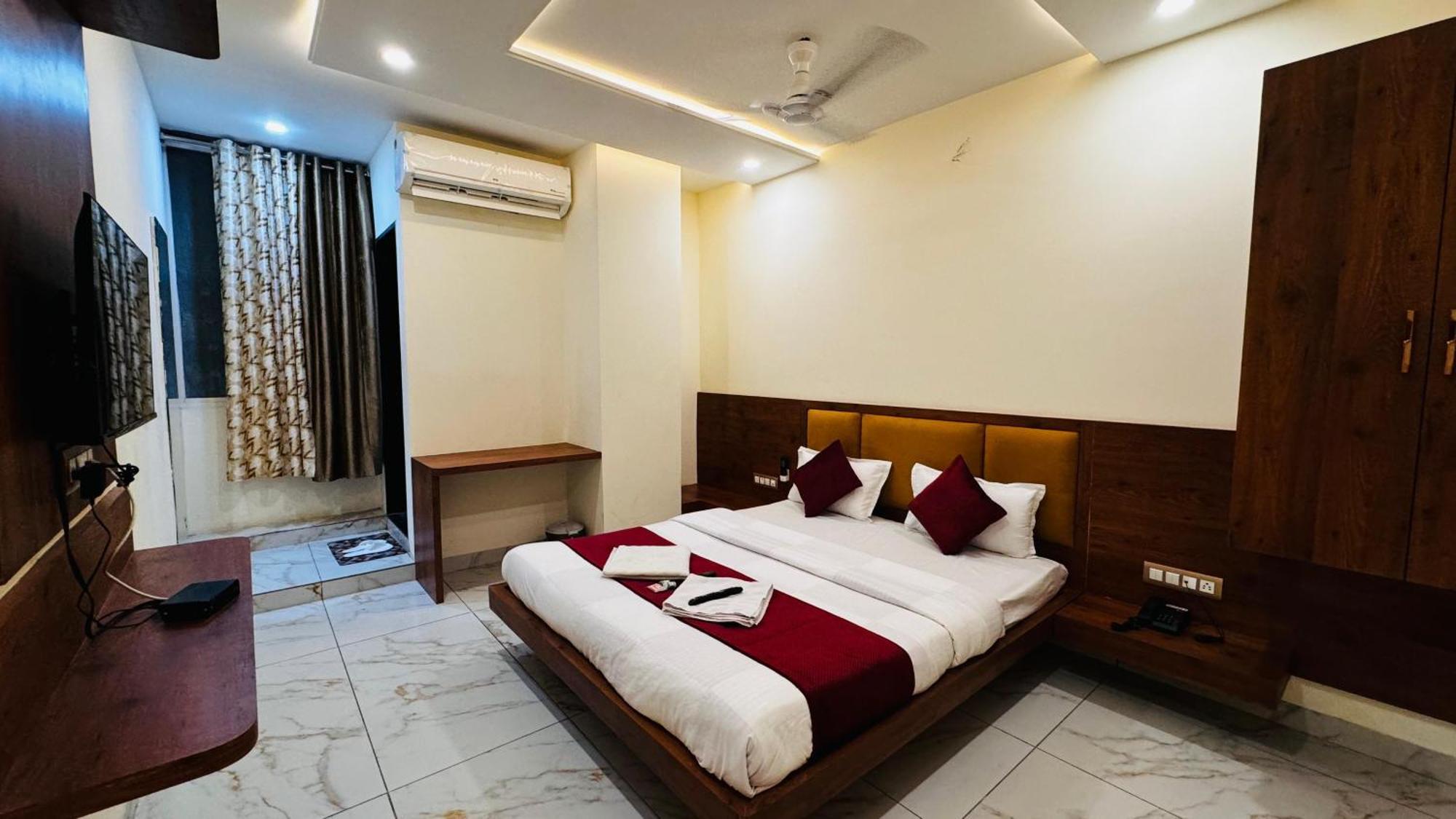 Hotel Prakasham Ujjain Exterior foto