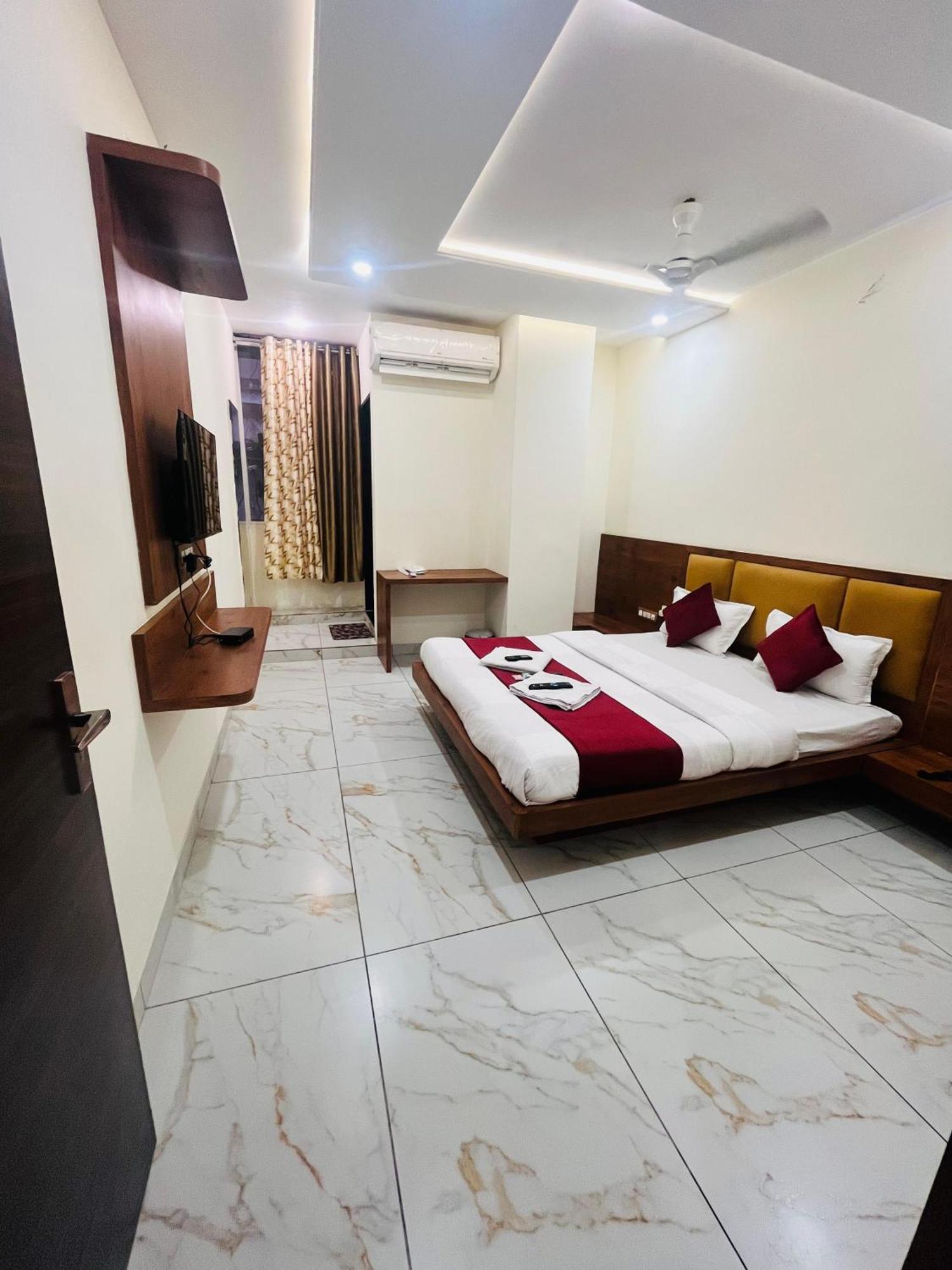 Hotel Prakasham Ujjain Exterior foto