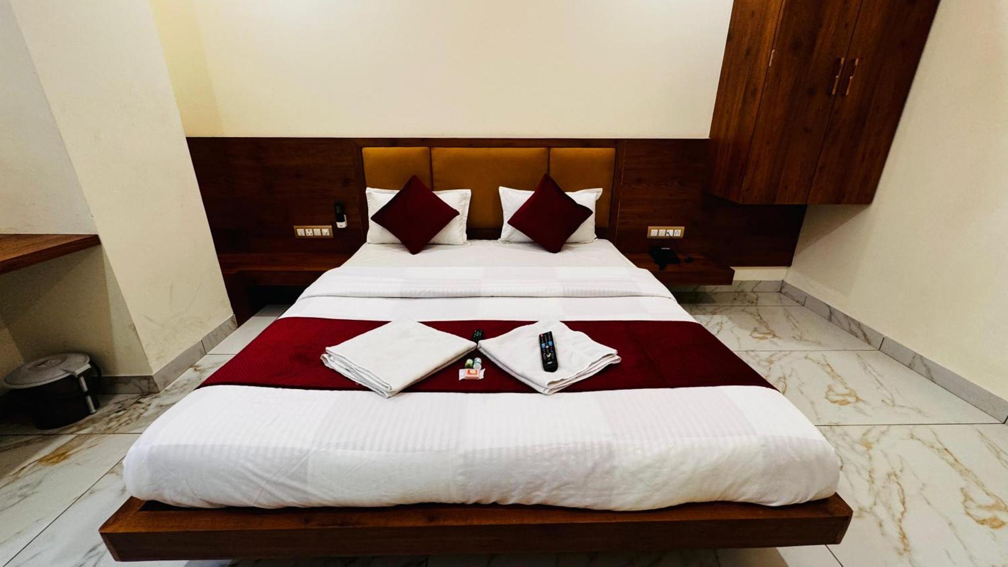Hotel Prakasham Ujjain Exterior foto
