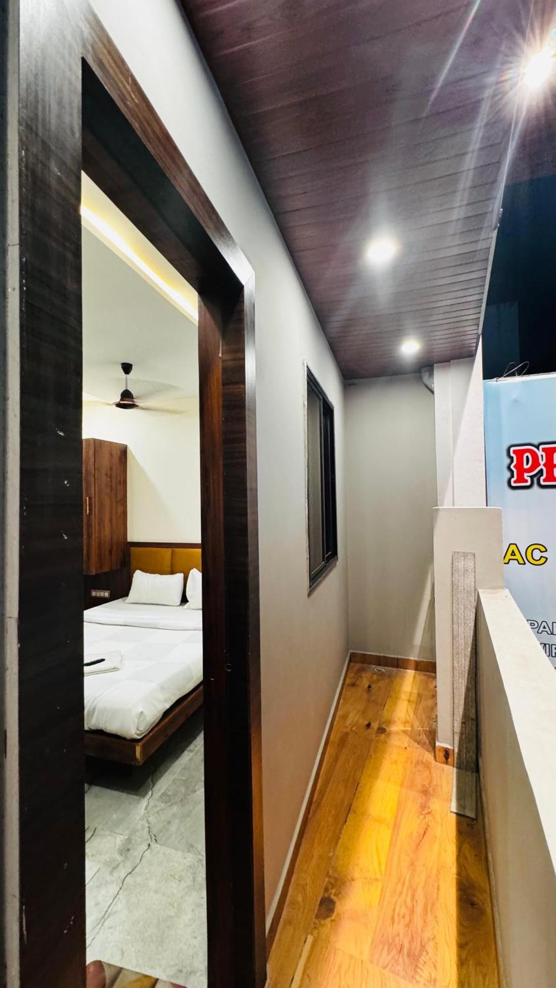 Hotel Prakasham Ujjain Exterior foto