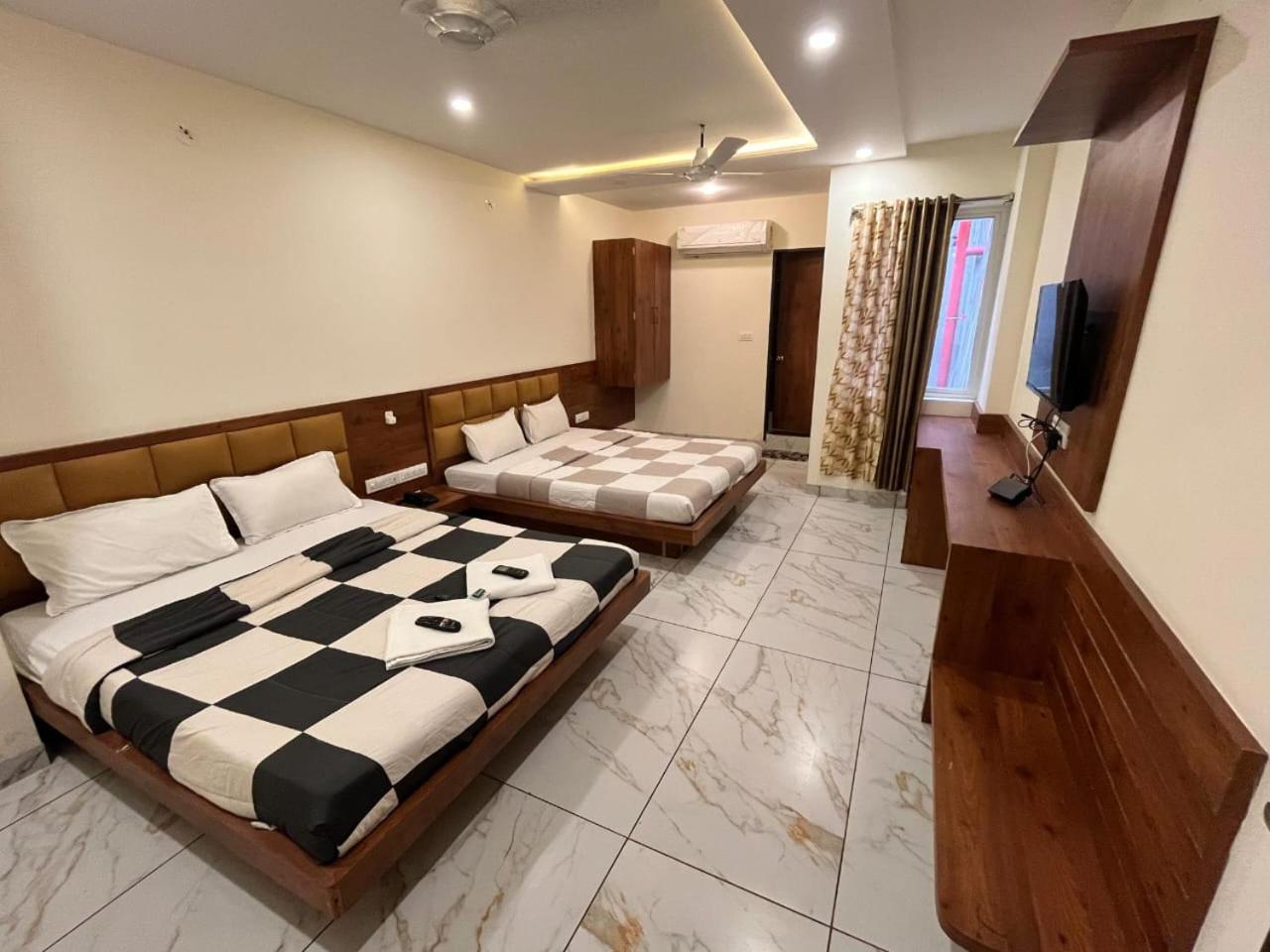 Hotel Prakasham Ujjain Exterior foto