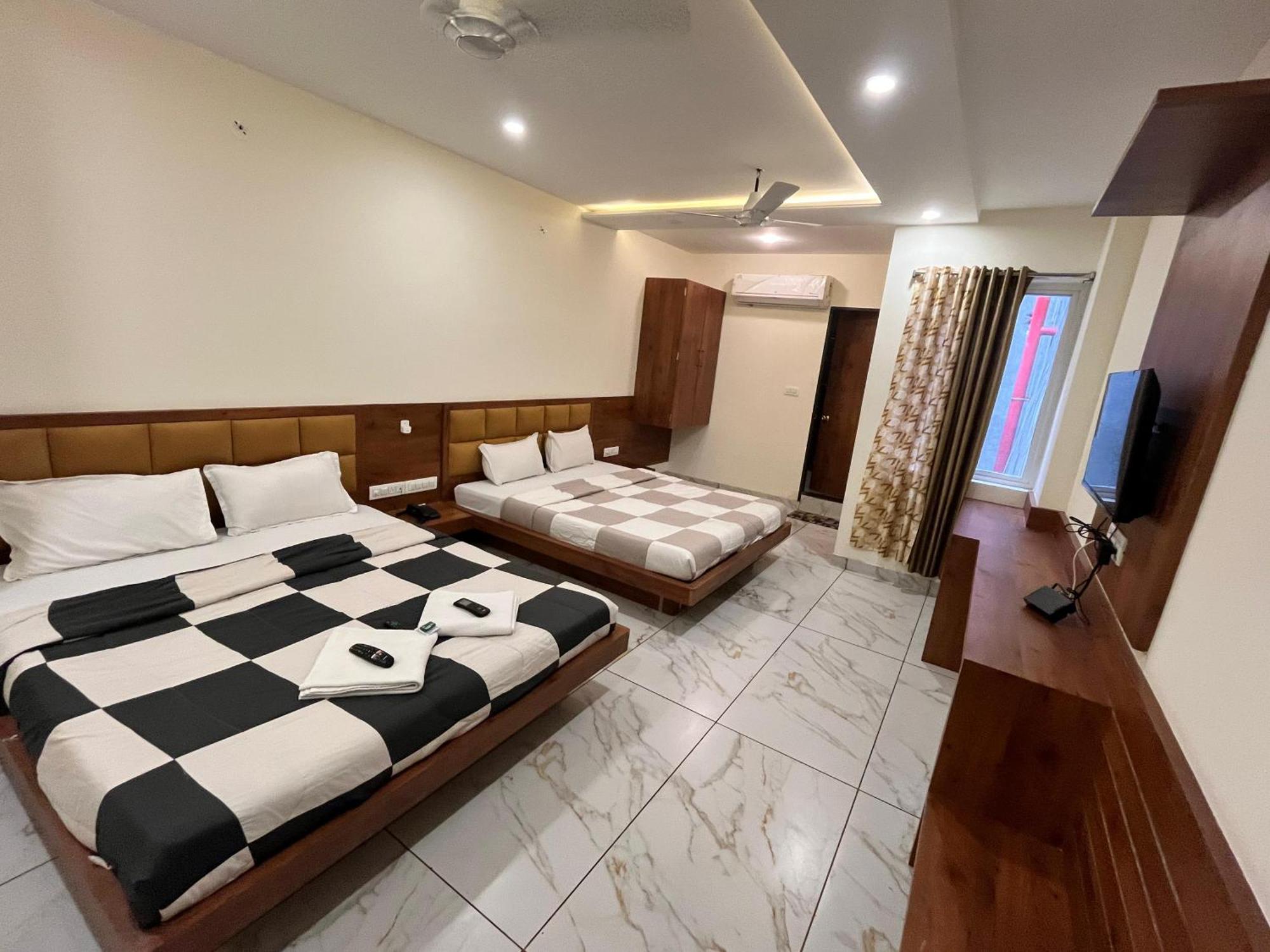 Hotel Prakasham Ujjain Exterior foto
